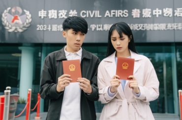 中國新人領離婚證事件解析從社會現象到文學反映